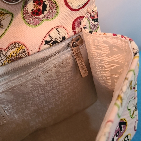 CHANEL Valentine Heart Single Flap Small Chain Shoulder Bag - Picture 14 of 16